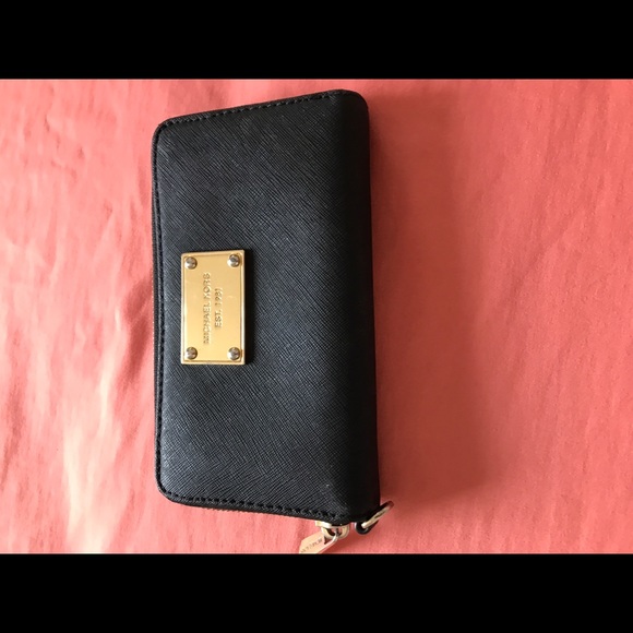 Michael kors wallet used - Picture 2 of 6